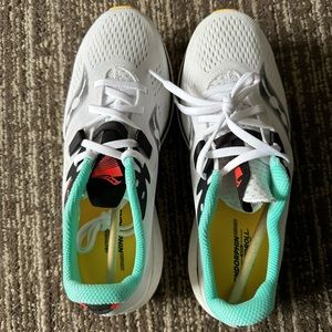 Women’s Saucony Endorphin Pro 2 running shoes size 8.5